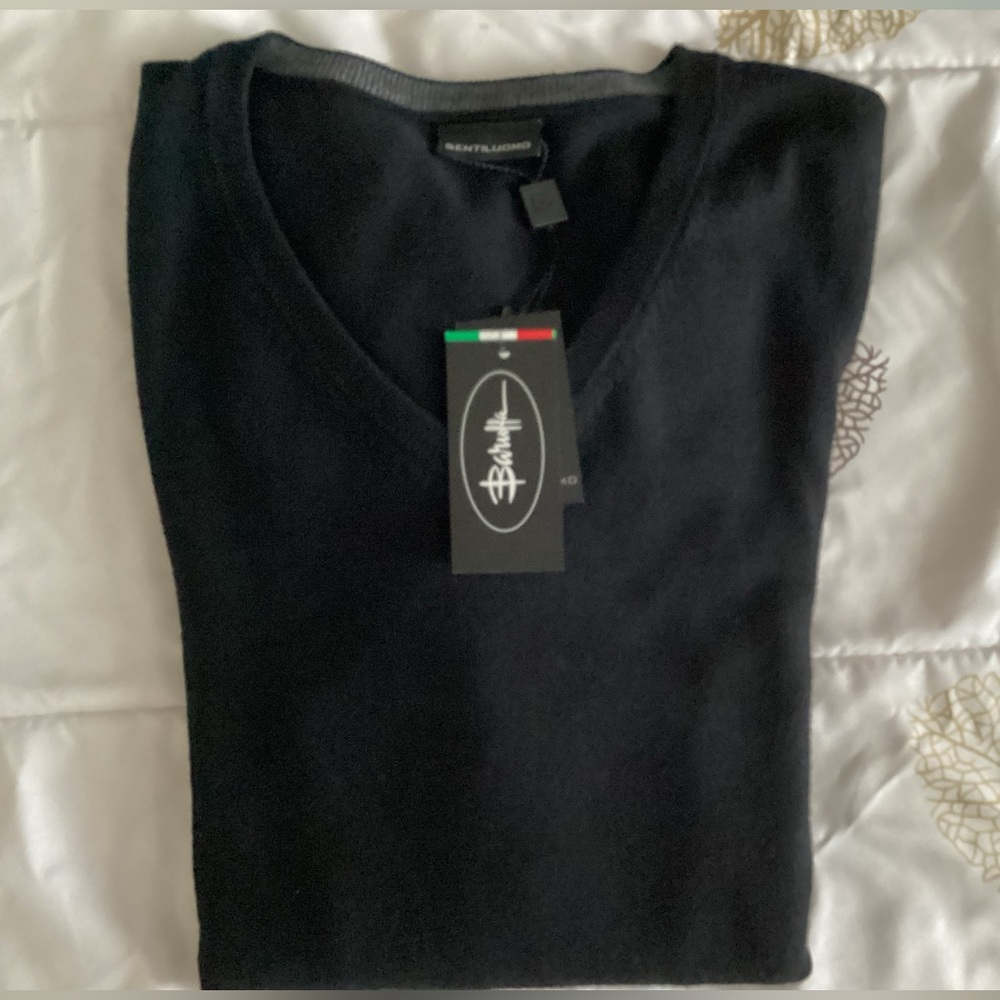 Black Men's V-Neck Sweater
